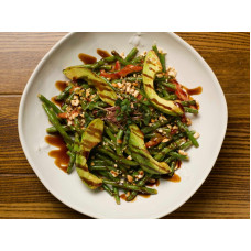 Квасоля спаржева з солодким перцем і авокадо гриль