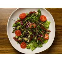 Салат з кіноа та свіжих овочів