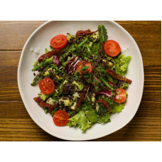 Салат з кіноа та свіжих овочів