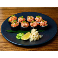 Рол темпура футомакі з лососем Рол темпура футомакі з лососем