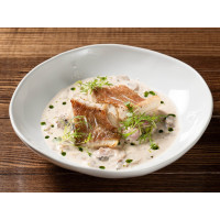 Морской окунь с палюшками и сливочно-грибным соусом 320 г