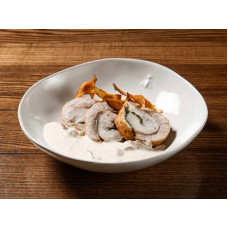 Рулет з курки зі шпинатом та соусом з в'ялених томатів 400 г