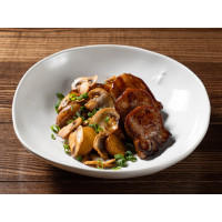 Язык карамелизированный с миникартошкой и шампиньонами 270 г